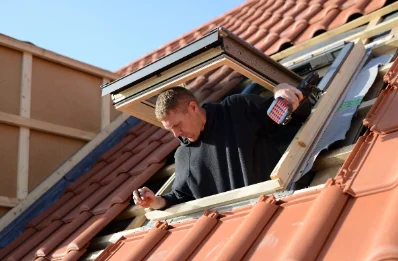 Pose de fenêtres de toit Velux au Bas Ségala